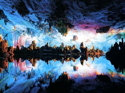 Reed Flute Cave: A Natural Wonderland Bathed in Shimmering Light!