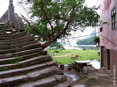 The Ancient Longevity Bridge: A Testament to History and Breathtaking Mountain Views!