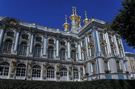 The Monumental Ensemble of the Catherine Palace: An Ode to Imperial Grandeur and Baroque Opulence!