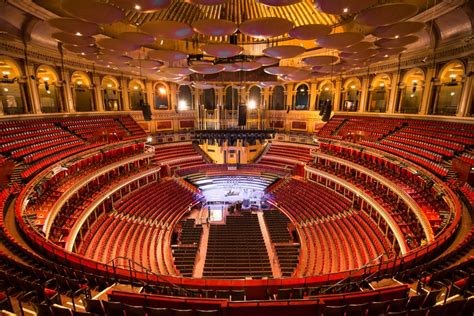 The Royal Albert Hall: A Symphony of Victorian Splendor and Unforgettable Performances!