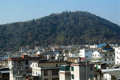 The Western Hills of Yuxi City: A Mountain Escape for Zen Seekers and Hiking Enthusiasts!