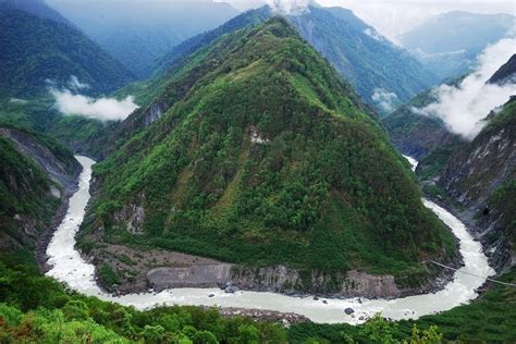 Yalong Tsangpo Grand Canyon: A Majestic Wonder of Nature and Adventure!