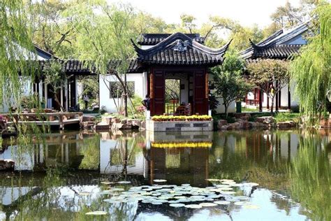 Keyuan Garden: A Tranquil Oasis of Ornamental Architecture and Serenity!